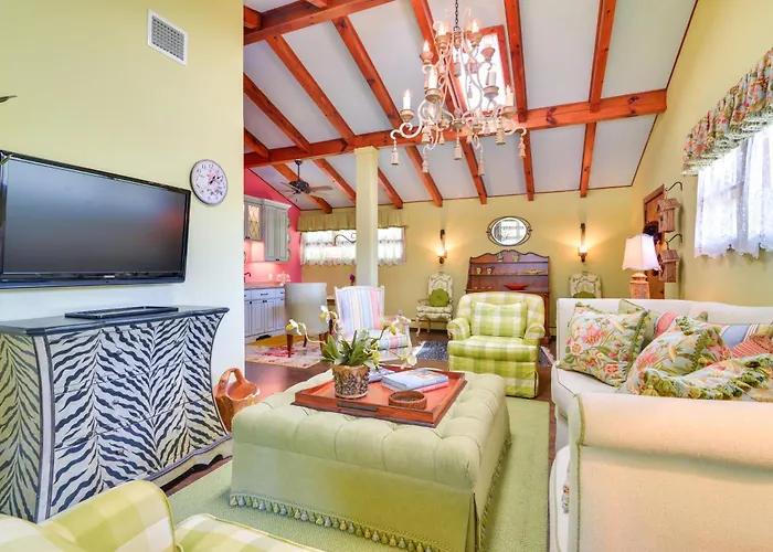'La Petite Chalet' W/ Blue Ridge Mountain Views!