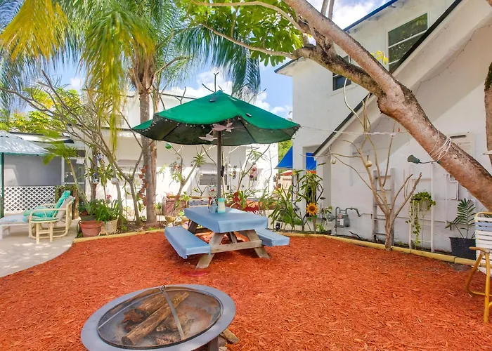 < 3 Mi To Golf & Swim: Cozy Oasis In Lake Worth!