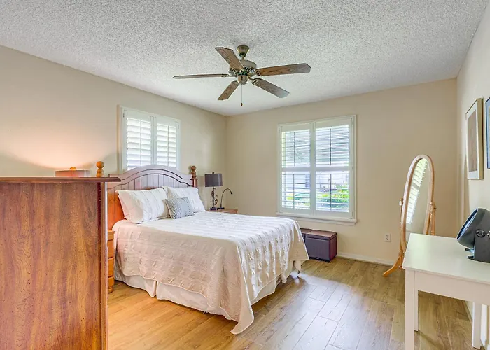 Home In The Villages W/ Lanai & Private Hot Tub!