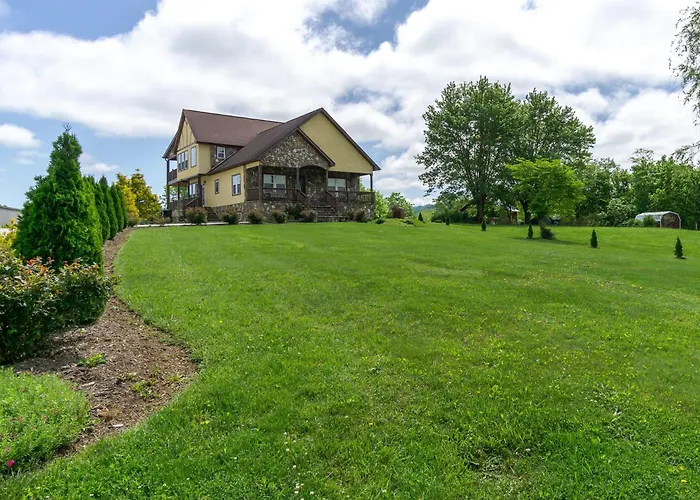 Mountain Views, Hot Tub, Game Room | 20 Min To Asheville! One Mile To Mars Hill University!