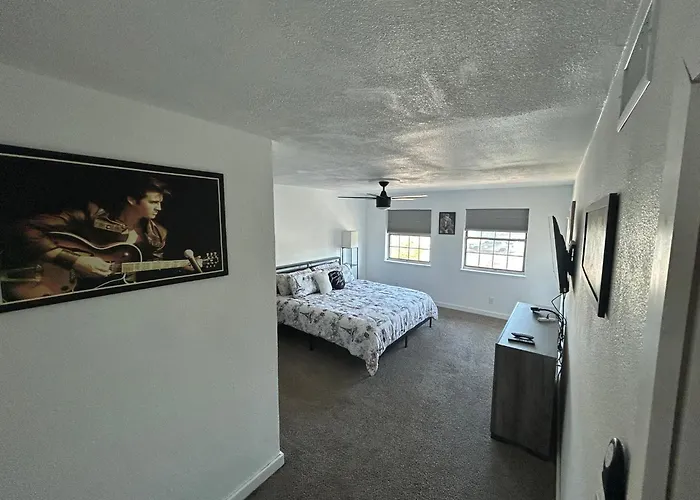 Private Oasis Condo With River Views Across From Laughlin