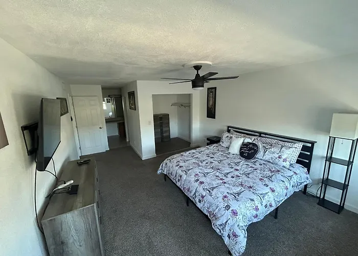 Private Oasis Condo With River Views Across From Laughlin