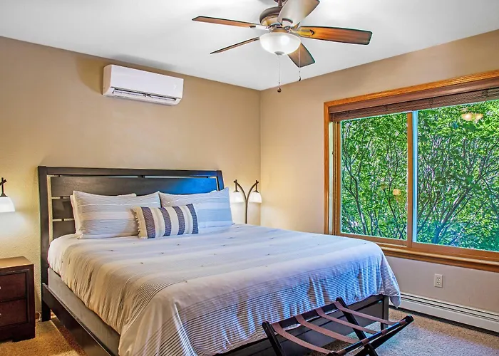 Happy Home - Cozy Retreat With Deck Near Downtown Carbondale