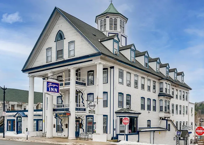On Historic Main Street: Walkable & Quaint Apt!