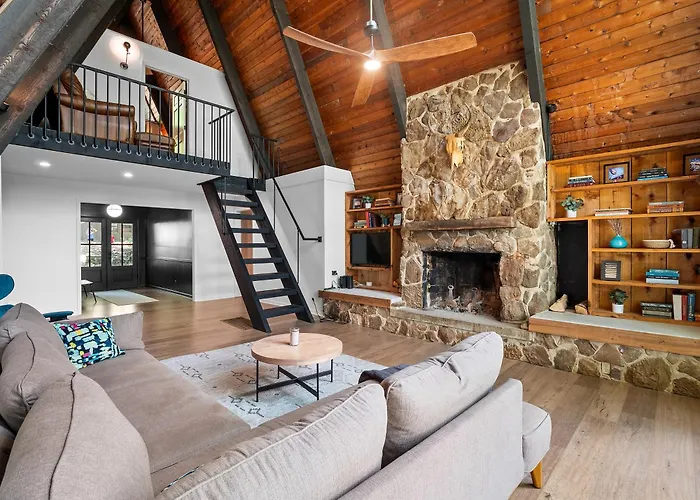 Echo Point - Pet-Friendly! Cozy Cabin Located Near Duncan Bridge Marina!