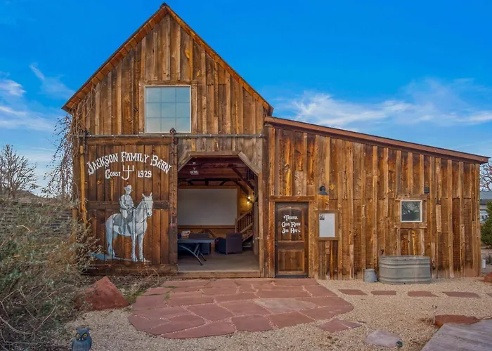 Timber & Tin F 2Bed 2Bath W Pool & Rooftop Deck
