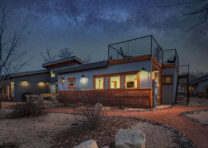 Timber & Tin D 2Bed 2Bath W Pool & Rooftop Deck