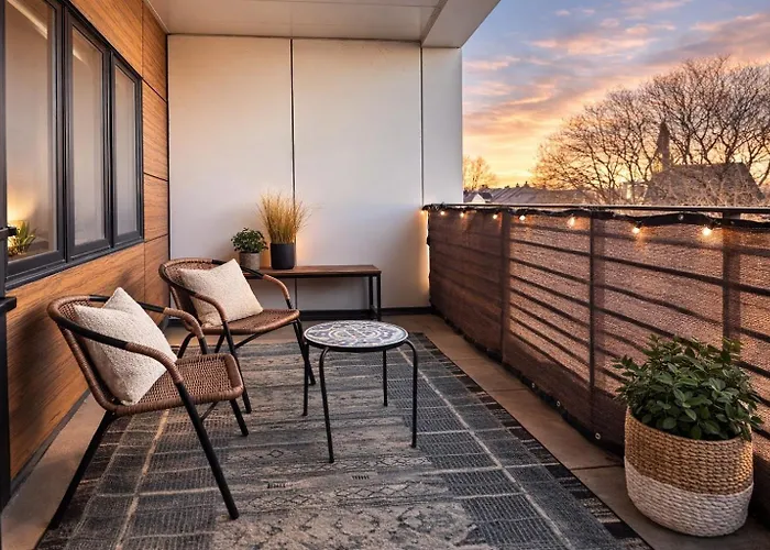 East Side Luxury 1Br Apt - Near Brady St With Balcony And Lounge - Sleeps 4
