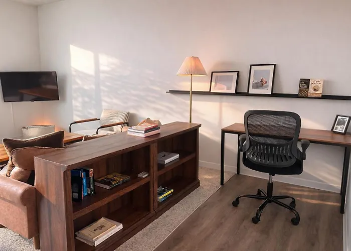 East Side Luxury 1Br Apt - Near Brady St With Balcony And Lounge - Sleeps 4