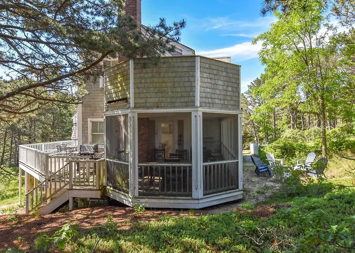 Water Views Great Lt Island Location!