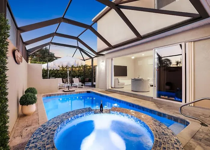 3 Minutes To Beach, Dining, & Nightlife, 4 Bedroom, 4 Bathroom, Equipped With Pool & Spa Lux Family Home Sleeps 10