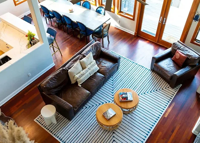 Luxurious Lake Park House: Sleeps 25, Pool, Hot-Tub, Firepit And Game Room!
