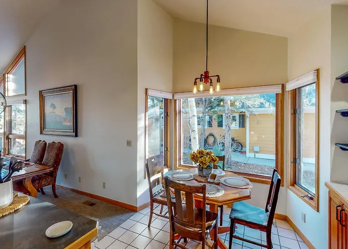 Work & Play! Spacious Lake-View Home In Greeley