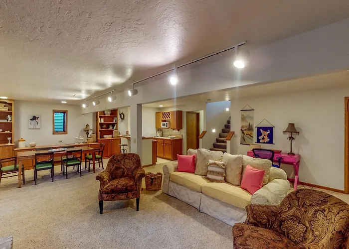 Work & Play! Spacious Lake-View Home In Greeley