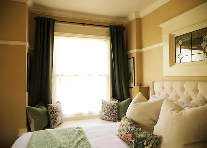 Redtail Inn - 3 Suites Sleeps Up To 12