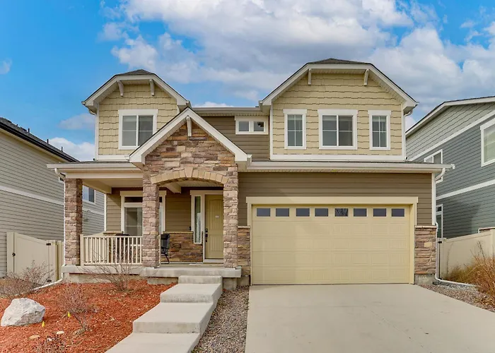 17 Mi To Dtwn Denver: Modern Aurora Home W/ Yard