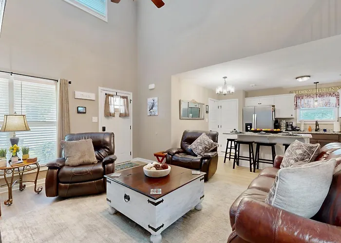 Gateway To Fort Campbell! Home W/ Furnished Deck