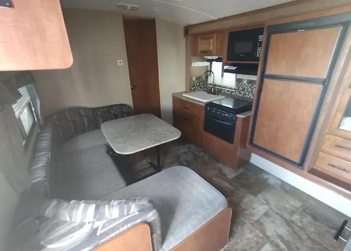 Cozy Camper At Howland'S Hideout