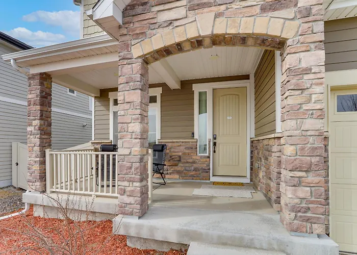 17 Mi To Dtwn Denver: Modern Aurora Home W/ Yard