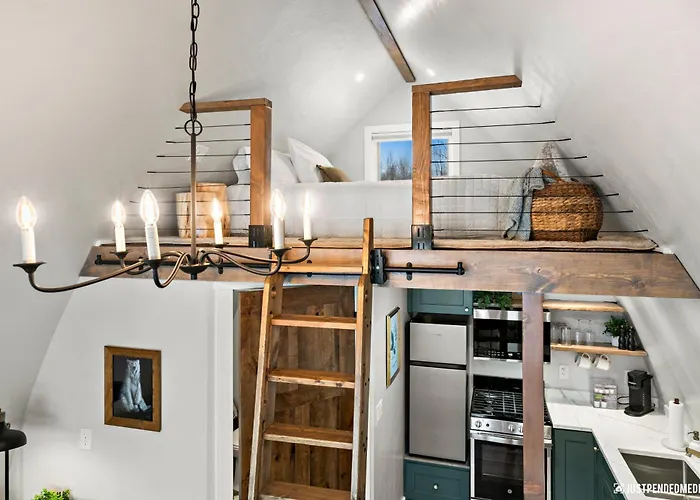 Hatcher Pass Lakeside Hideaway With Hot Tub!