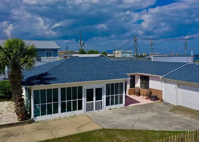 Lorraine'S Beach Cottage