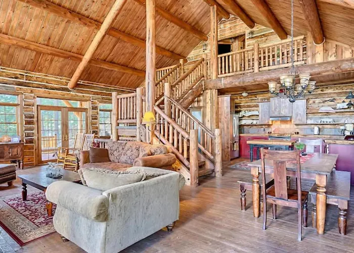 Hot Tub & Mtn Views: Woodsy Cabin In Greer