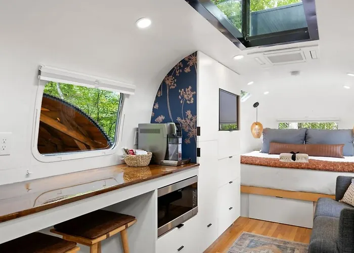 Luxury Airstream W Hot Tub, King Bed, & Grill