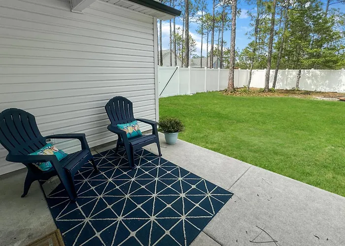 Shadow Lakes Retreat~Central Location To Beaches, Golfing, Southport Ferry