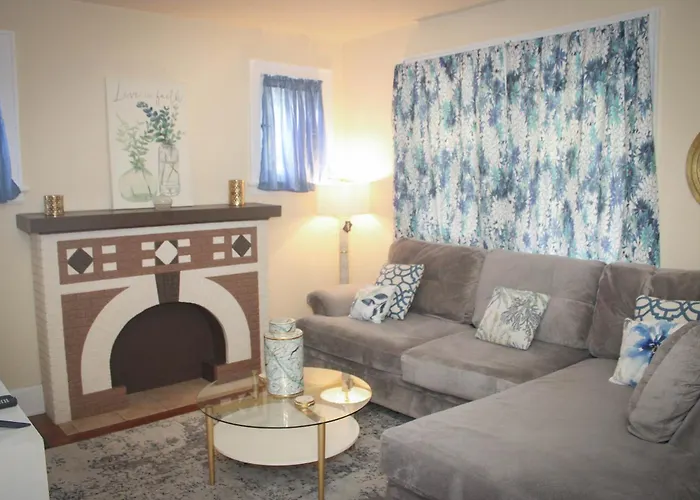 Charming 1 Bedroom Apt 6 Miles From Downtown!