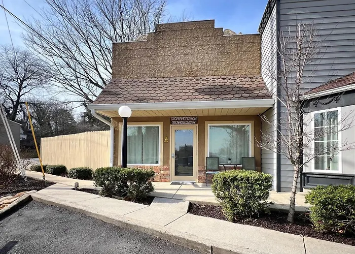 Haven At Hazel~Downtown Bungalow