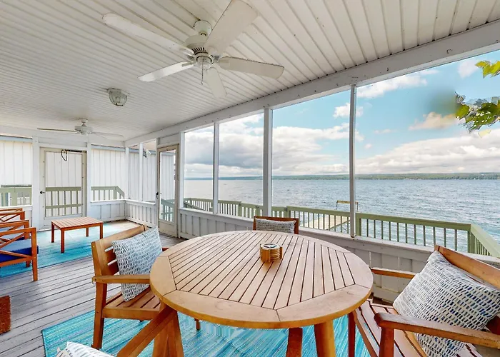 2Br Lakeside Home W/ Dock & Beach In Aurora!