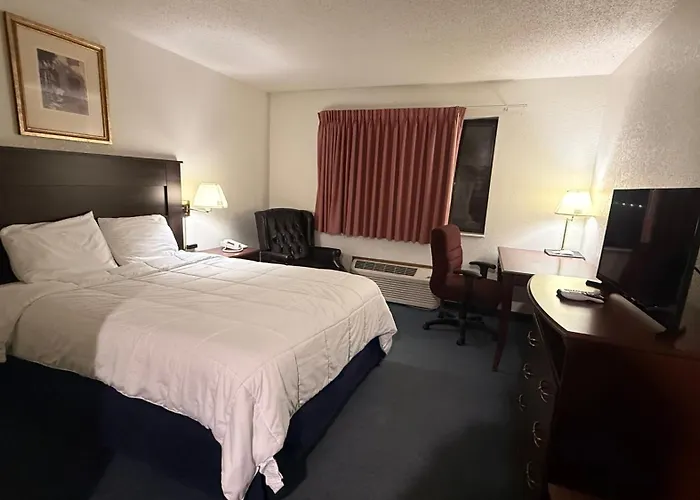 Clarion Hometown Inn