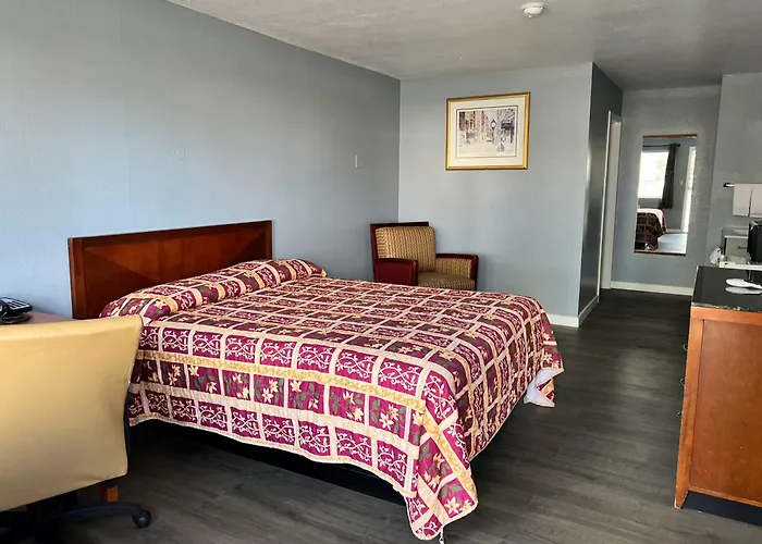 Oasis Inn And Suites