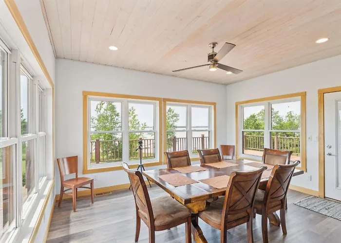 4Br Lakefront - Fishing, Dogs Ok - Devils Lake
