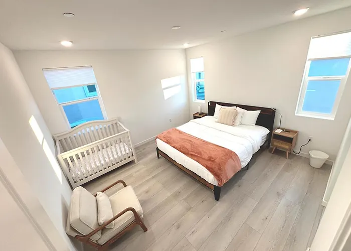 Modern Charming 4Br Home, Family Friendly, Office Space, Fast Wifi, Free Parking