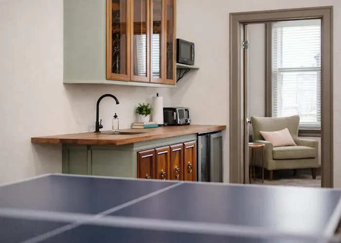 Large Luxury Downtown Loft - Walk To Everything Free Parking