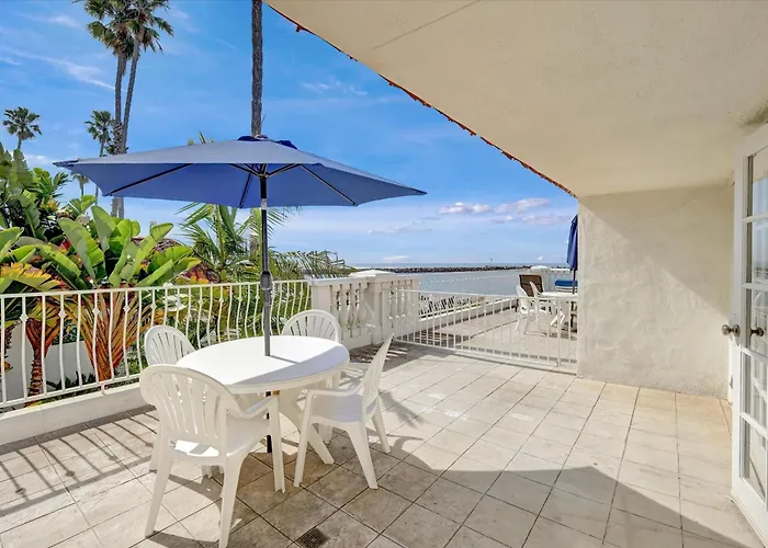 Oceanside Marina Suites - A Waterfront Hotel