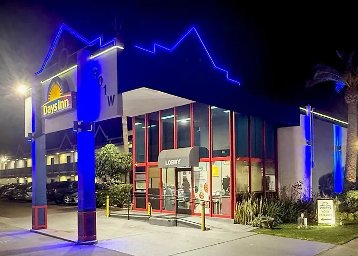 Days Inn By Wyndham Los Angeles Lax Airport Stadium Area