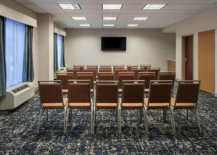 Hampton Inn & Suites Greenfield