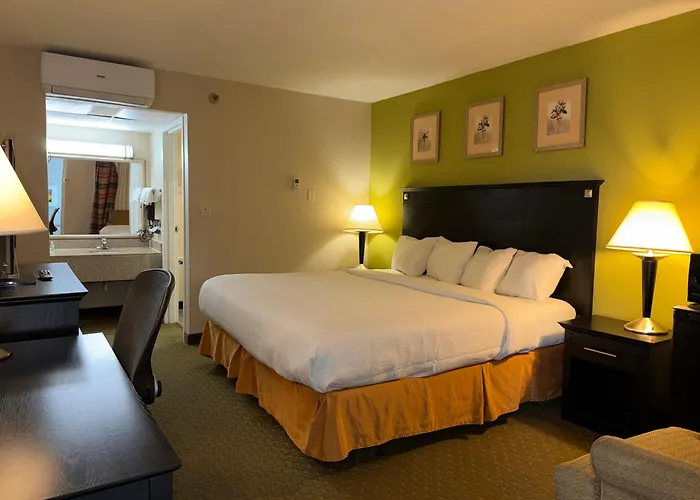 Quality Inn & Suites Moline Airport