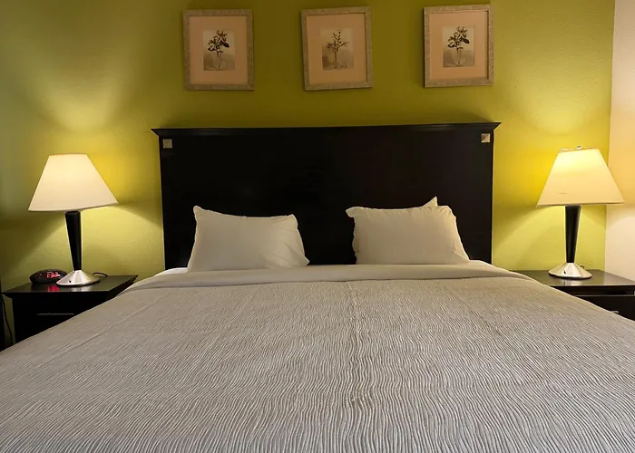 Quality Inn & Suites Moline Airport