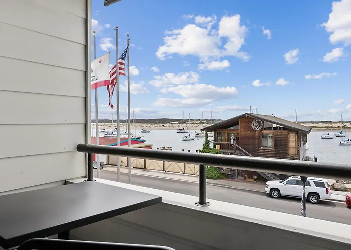 456 Embarcadero Inn&Suites