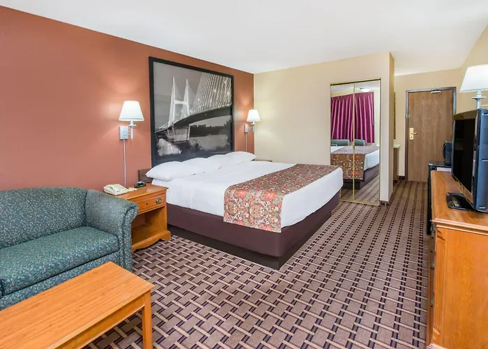 Super 8 By Wyndham Charleston Sikeston East Mo