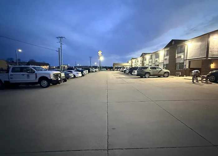 Budget Inn & Suites