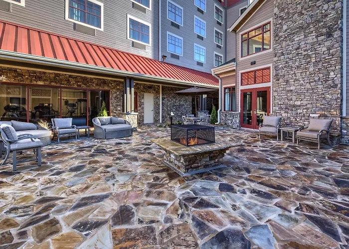 Black Fox Lodge Pigeon Forge, Tapestry Collection By Hilton