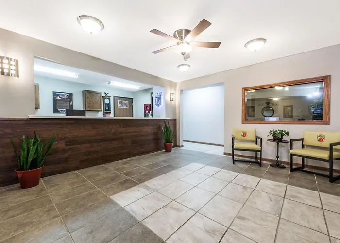 Super 8 By Wyndham Smithville Kansas City