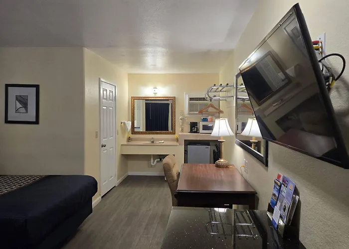Blythe Hotel & Suites