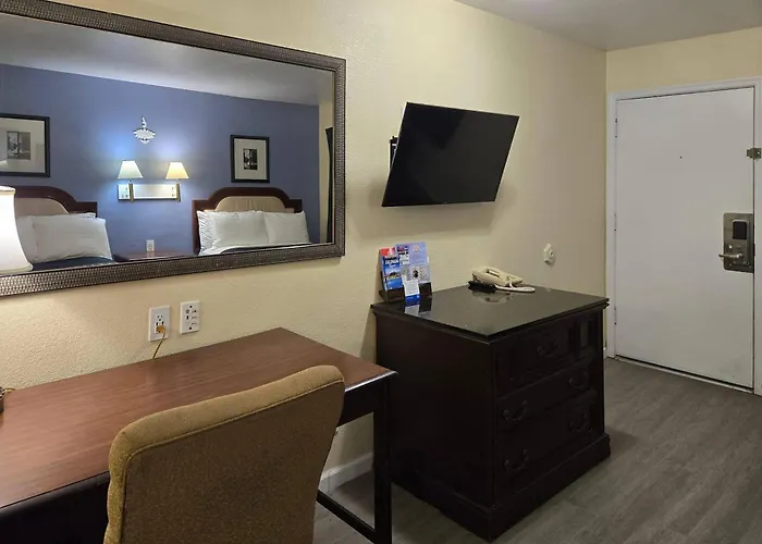 Blythe Hotel & Suites
