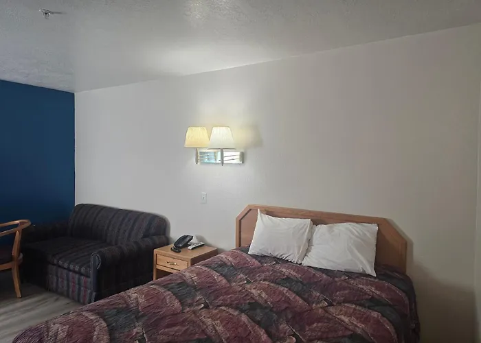 Economy Inn & Suites