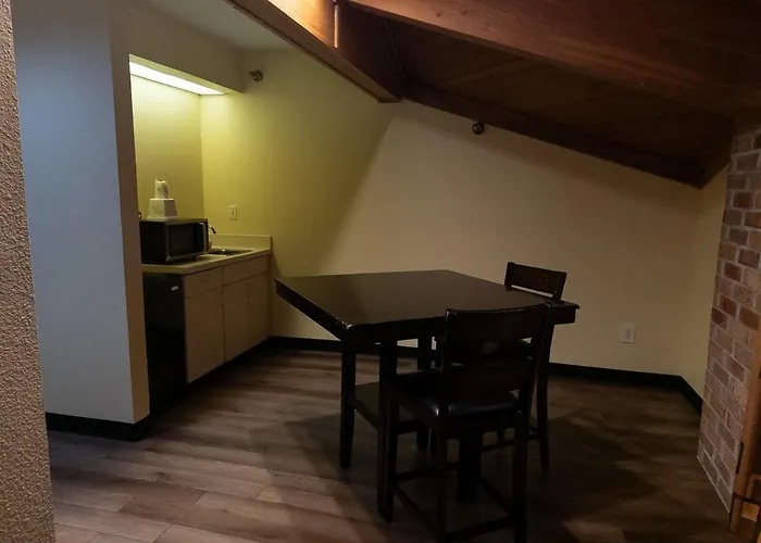 Baymont By Wyndham Battle Creek Downtown
